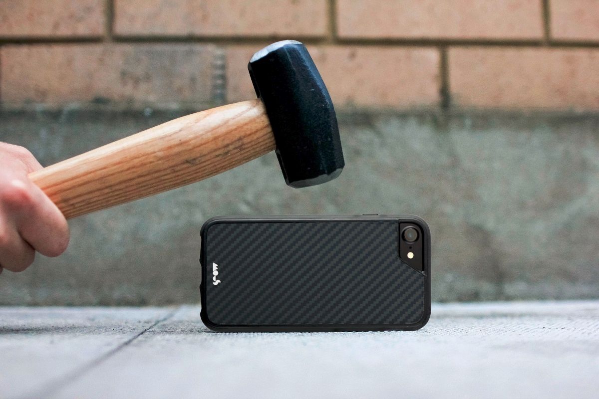 Protective-iPhone-7-Plus-Carbon-Fibre-Case-with-Hammer